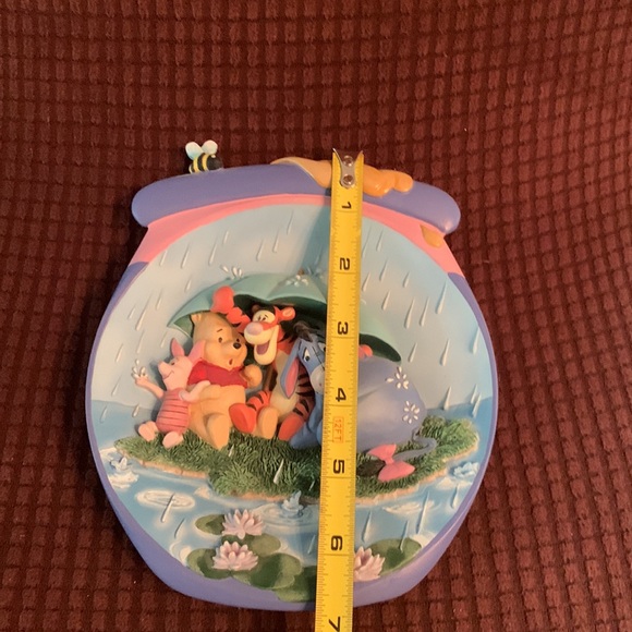 BRADFORD EXCHANGE POOHS HONEY POT ADVENTURE no chips,scratches great condition - Picture 3 of 5